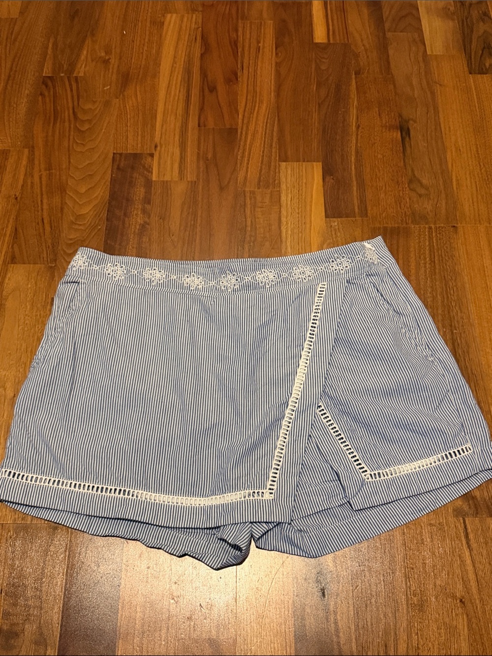 Vineyard Vines Blue & White Striped Lace-Trim Skort